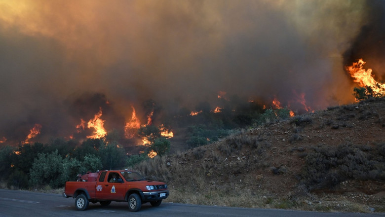 Photo of foto | Grecia arde iar, spitalul din Alexandropolis a fost evacuat. Doi oameni au murit în incendiile care se extind